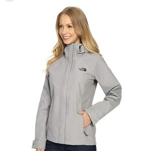 NWOT North Face Women’s Venture Rain Jacket